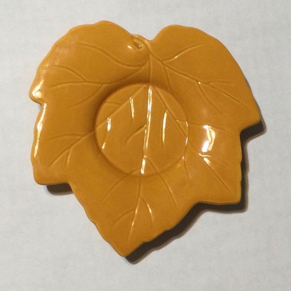 Hallmark NWT Gold Colored Ceramic Leaf Candleholder - Picture 1 of 4